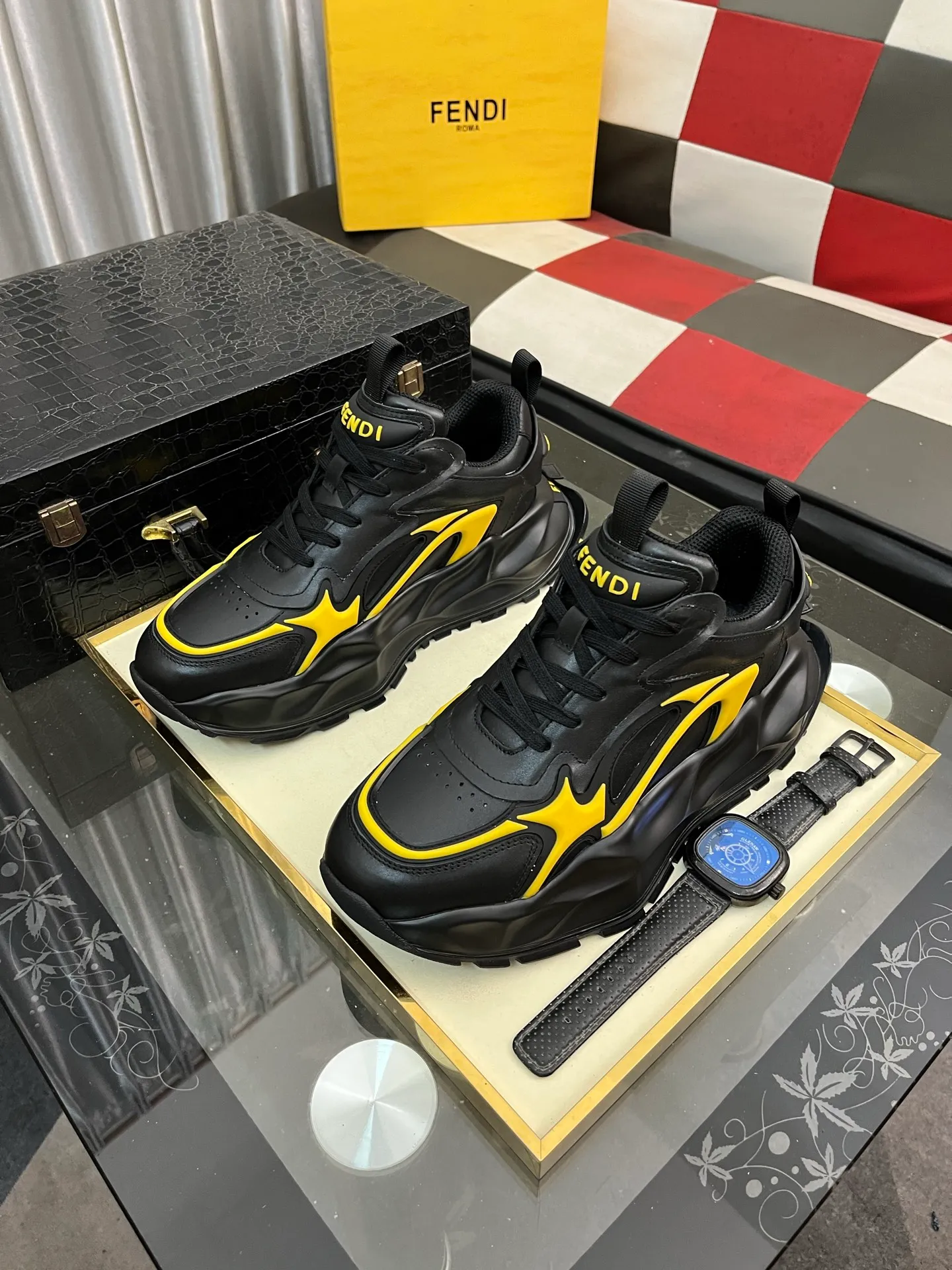 Men's Men's Shoes💰580⌚️⌚️[fendi] Fendi's classic and comfortable men's, this complex sneaker is made of soft calfskin➕genuine leather lining➕original ultra-light rubber material with rough outsole. This unique light style is suitable for the casual and refined sensibility of this season. It is comfortable and natural on the feet. It is an everyday style for casual travel in autumn and winter! 38-446️⃣colors available